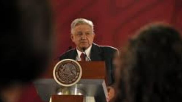 Y ahí está el Presidente, todos los días, en punto de las 7 de la mañana, explicando, informando, dando la cara.