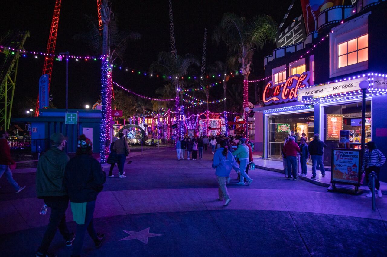 Six Flags México Christmas in the Park 2023
