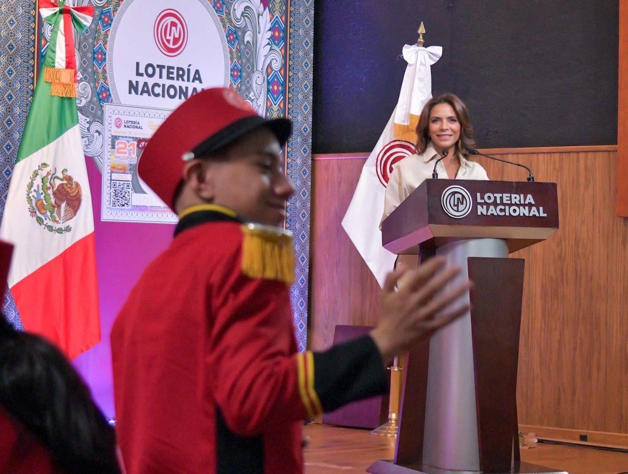 Torre Latinoamericana cumple 70 años y Lotería Nacional la homenajea con sorteo.