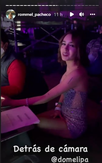 Domelipa sufre accidente con vestido.