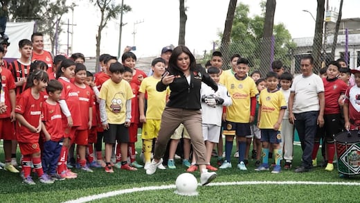 Lourdes Paz inaugura 42 canchas rehabilitadas en Iztacalco rumbo al Mundial 2026