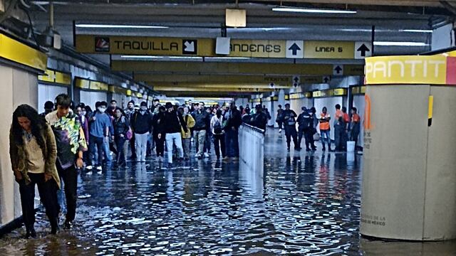 Por lluvias en la CDMX, Metro Pantitlán está inundado