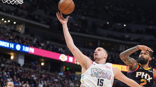 Nikola Jokic hace historia y logra el mejor partido de la NBA