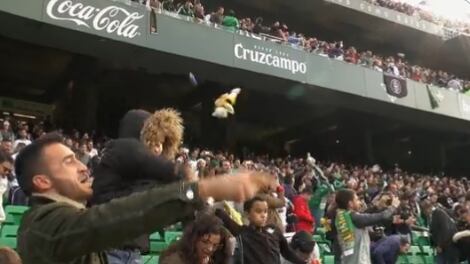 Afición del Real Betis lanza juguetes para apoyar a niños de escasos recursos