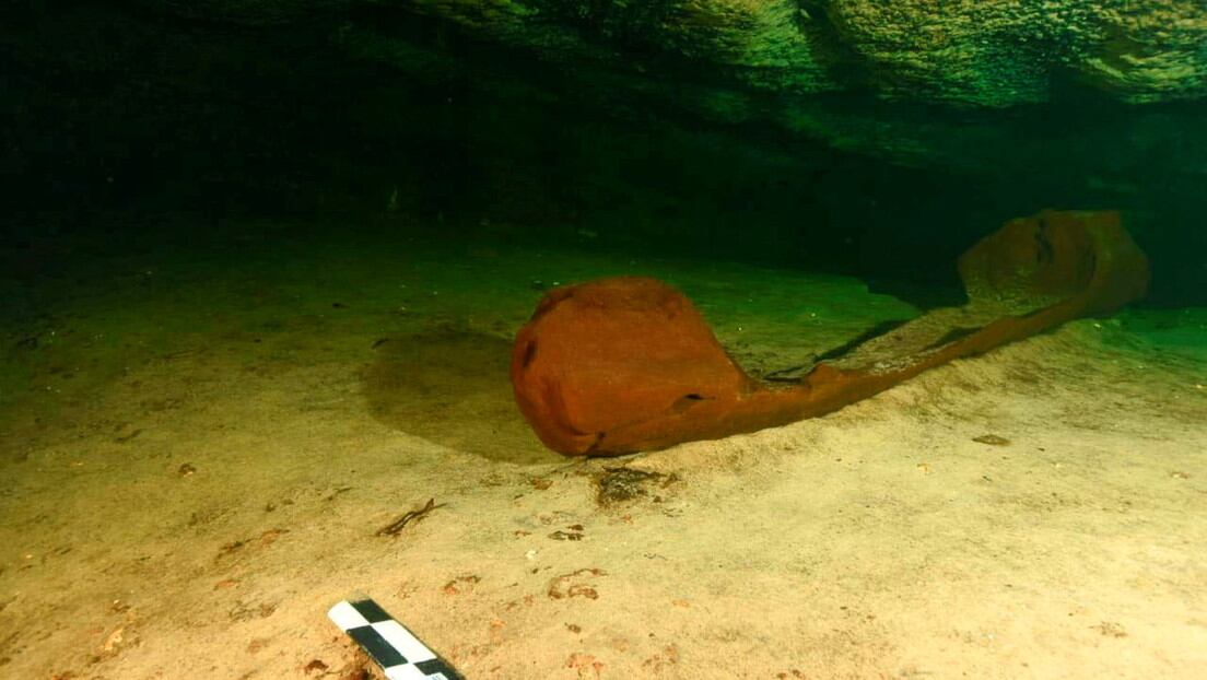 descubrimiento de canoa maya en el área de construcción del Tren Maya