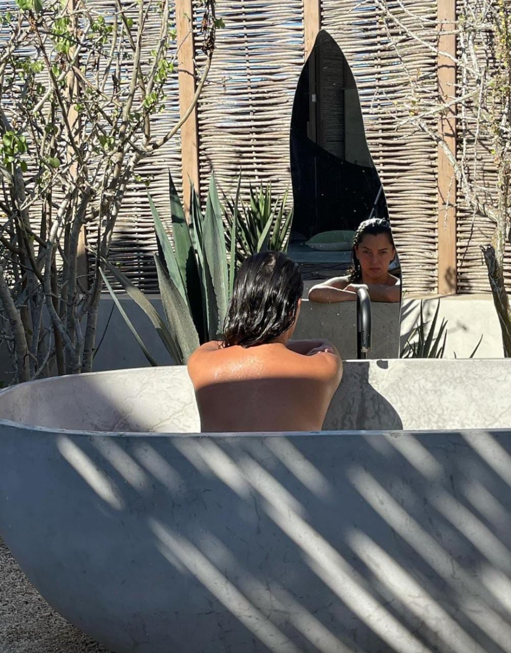 Sara Maldonado en la tina