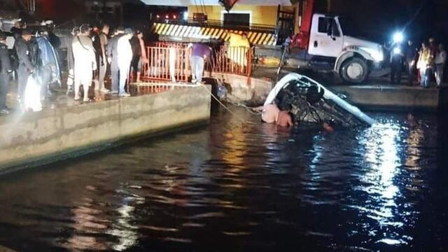 Un total de 7 jóvenes murieron ahogados al interior de una camioneta tras caer al río en Coatzacoalcos, Veracruz