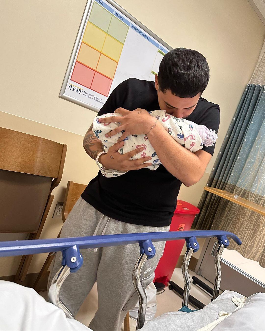 Eduin Caz y Daisy Anahy le dan la bienvenida a su tercer hijo
