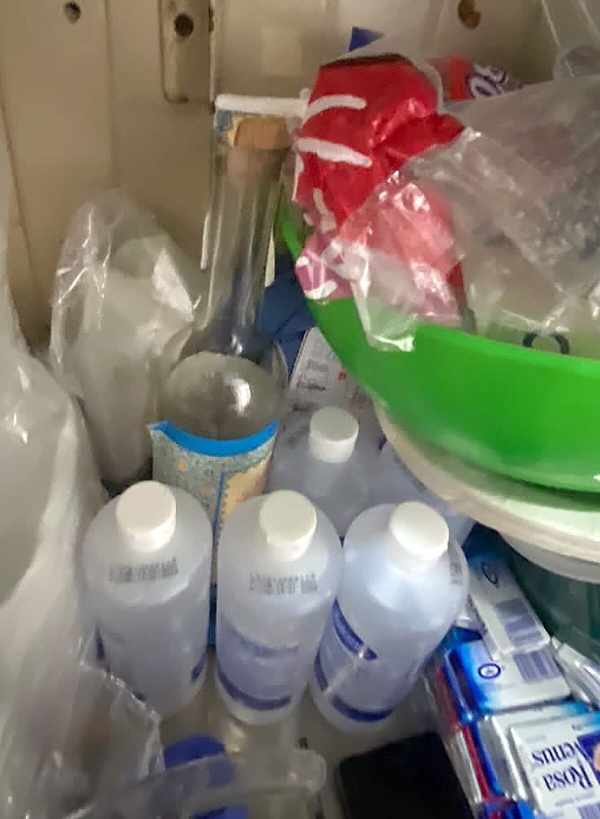 Bebidas alcohólicas en caja de medicamentos