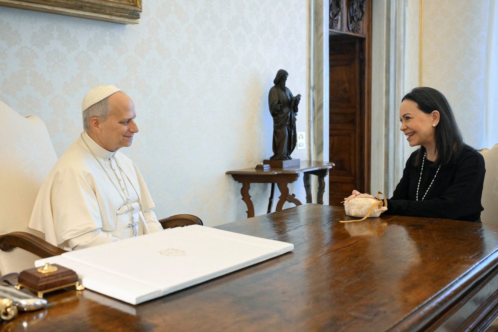 Papa León XIV y María Corina Machado tuvieron una reunión en el Vaticano