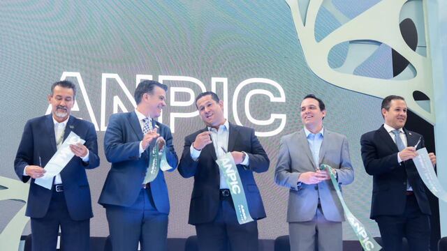 Diego Sinhue Rodríguez asiste a inauguración de ANPIC