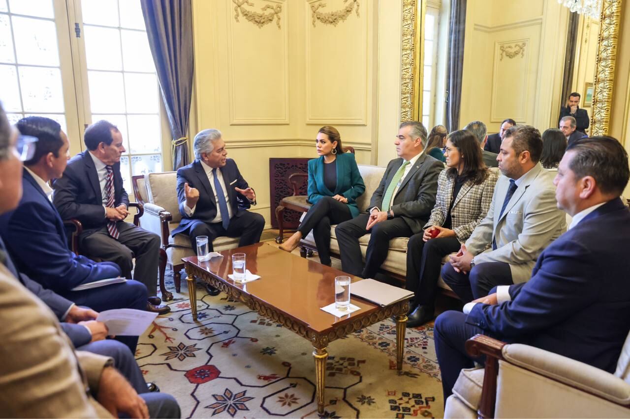 Evelyn Salgado y empresarios