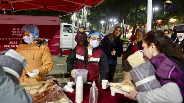 Coyoacán entrega cobijas y alimentos a personas vulnerables