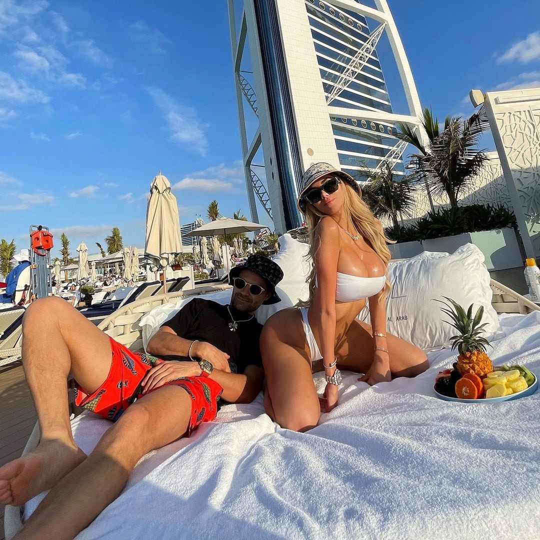 Alexa Dellanos y Alec Monopoly
