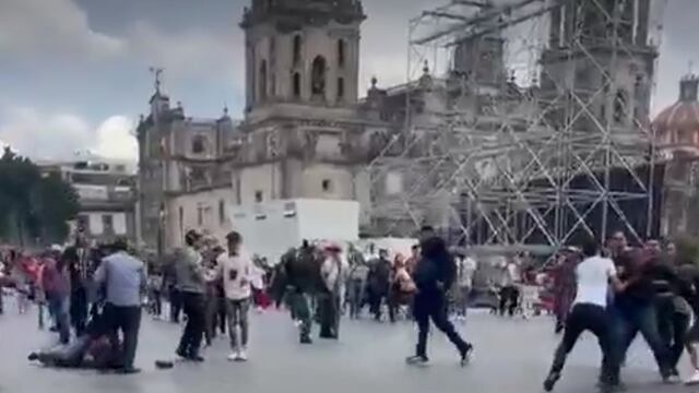 Pleito en el Zócalo