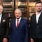 AMLO se reúne con papá y hermano de Julian Assange en Palacio Nacional