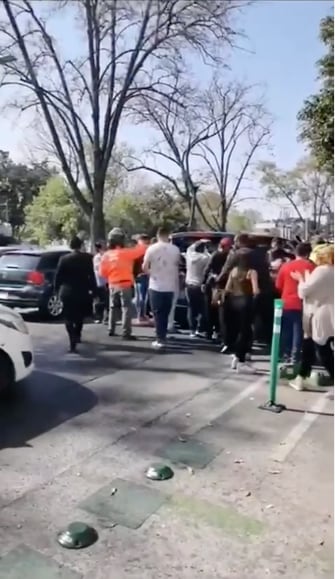 Captura de video de confusión de la carroza funeraria de Vicente Fernández