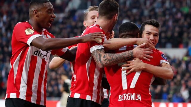 Lozano celebrando el tercer gol al Ajax
