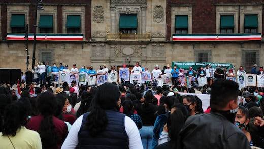 Ayotzinapa 6 años: Familias de los 43 llegan con pocos avances y promesas de justicia