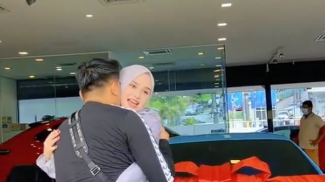 Anes Ayuni Osman y su esposo