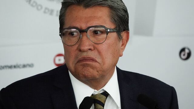 Ricardo Monreal se baja de encuesta interna de Morena