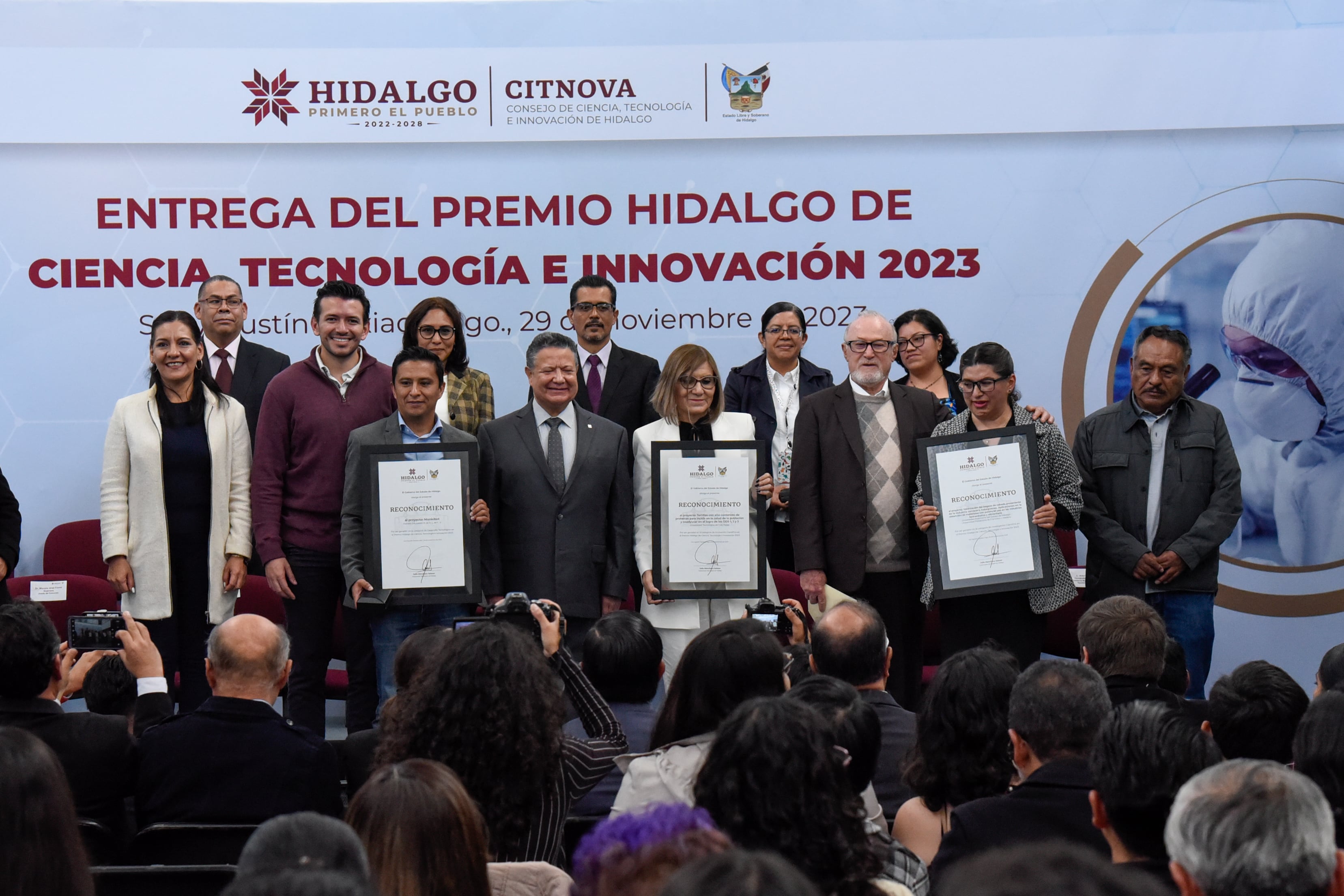 Julio Menchaca refrenda compromiso con avance y comunidad científica en Hidalgo.