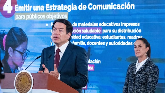 Mario Delgado, titular de la SEP, explicó el plan para eliminar por completo la venta de comida chatarra en las escuelas