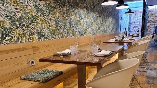 Tunden a influencer por pedir comer gratis en restaurante a cambio de reseña