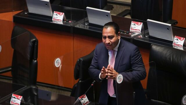 Eduardo Ramírez Aguilar, presidente de la mesa directiva, durante la Sesión ordinaria de la Cámara de Senadores