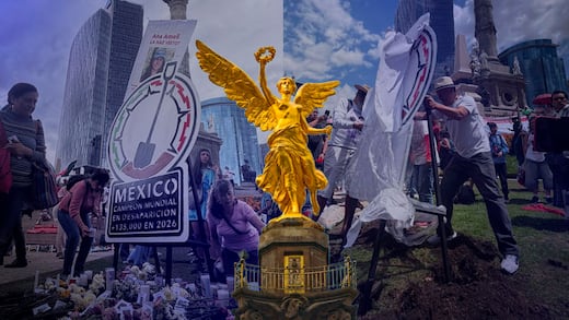 “México campeón mundial en desaparición” Colocan antimonumento en el Ángel de la Independencia