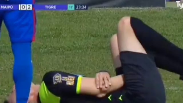 Árbitro se dislocó el codo en pleno partido