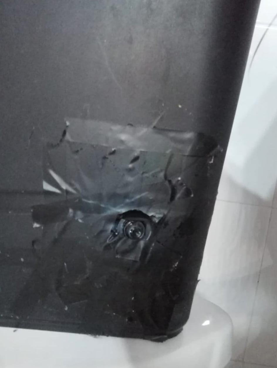 Cámara escondida en baño de escuela