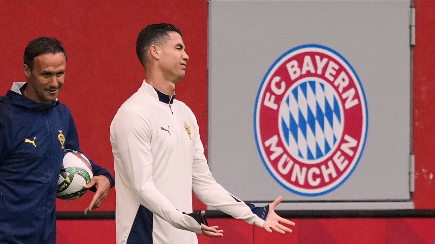 Cristiano Ronaldo opina quién debe ganar el Balón de Oro 2025 y una leyenda de Francia salió a reventarlo