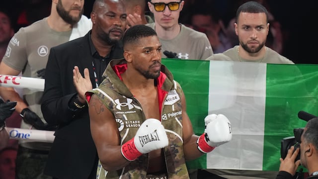 Anthony Joshua hospitalizado luego de incidente que causó dos muertes en Nigeria.