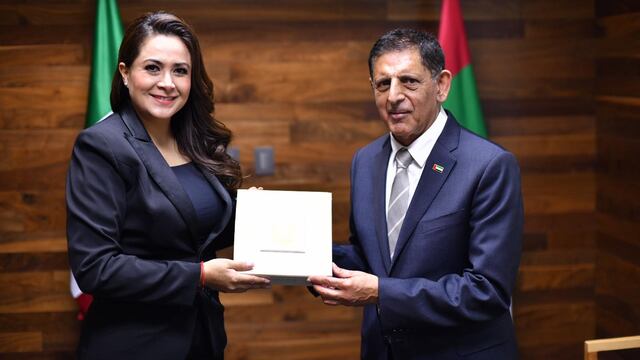 Tere Jiménez y el embajador de Emiratos Árabes