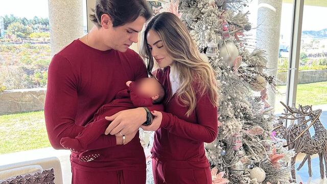 Ximena Navarrete con su esposo y bebé