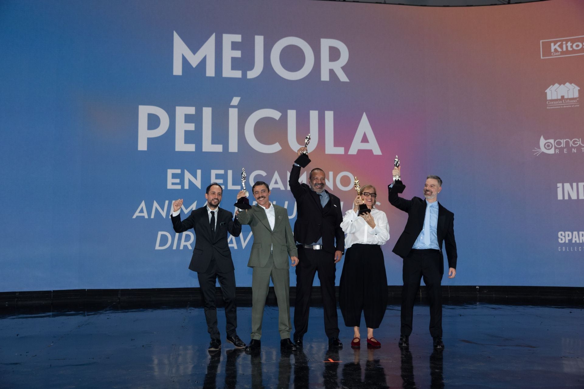 La cinta "En el Camino" recibe el Ariel a mejor película, del director David Pablos