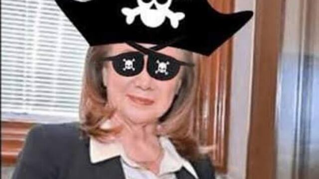 Memes por plagio de Yasmín Esquivel