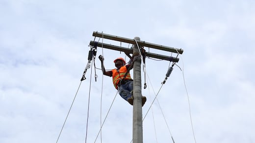 CFE restablece 100% del servicio eléctrico tras sismo de magnitud 6.5