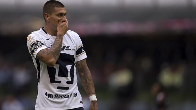 Castillo en un partido con Pumas