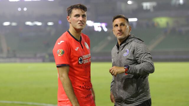 Santiago y Christian Giménez en el estadio Kraken / FOTO: MEXSPORT