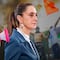 Claudia Sheinbaum acusa “montaje” por bandera de México en protestas violentas en Estados Unidos