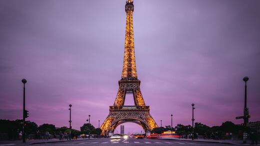 Reabre la Torre Eiffel tras más de 8 meses cerrada por Covid-19