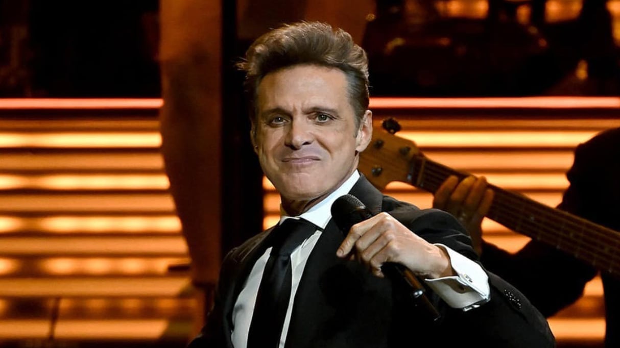 El hijo de Luis Miguel “canta como Dios”, dice uno de los amigos más chismosos del cantante