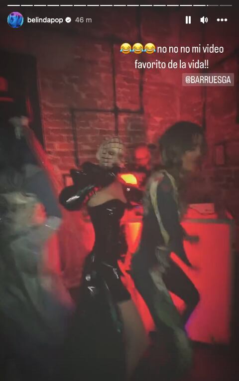 Belinda se disfraza de Pinhead para Halloween.