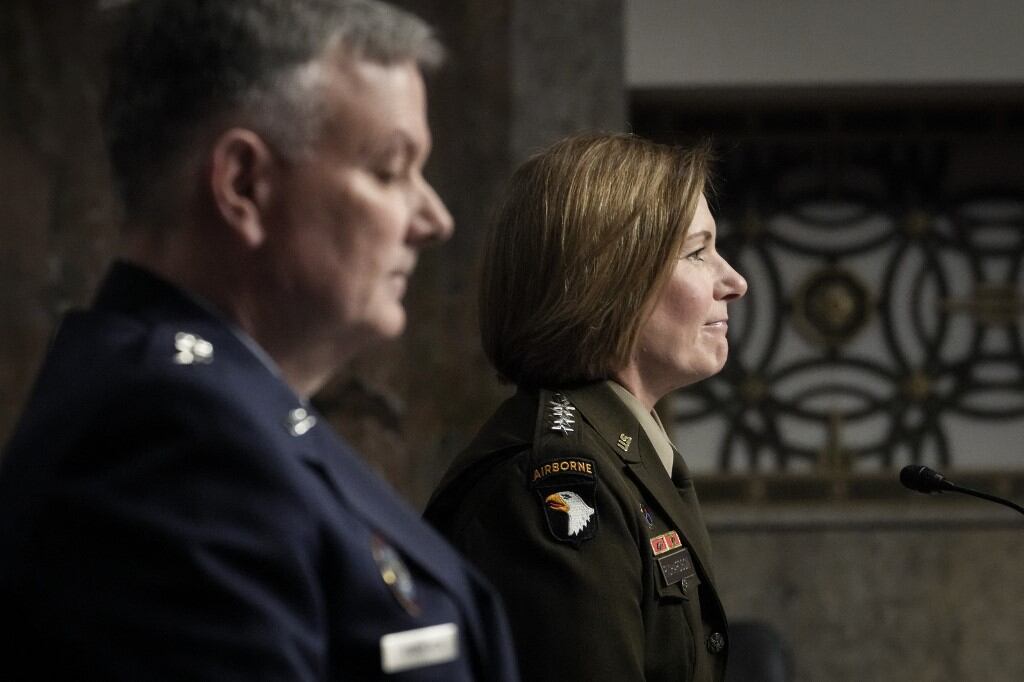 Glen VanHerck, jefe del Comando Norte de los Estados Unidos y Laura Richardson, jefa de Comando Sur de los EU.