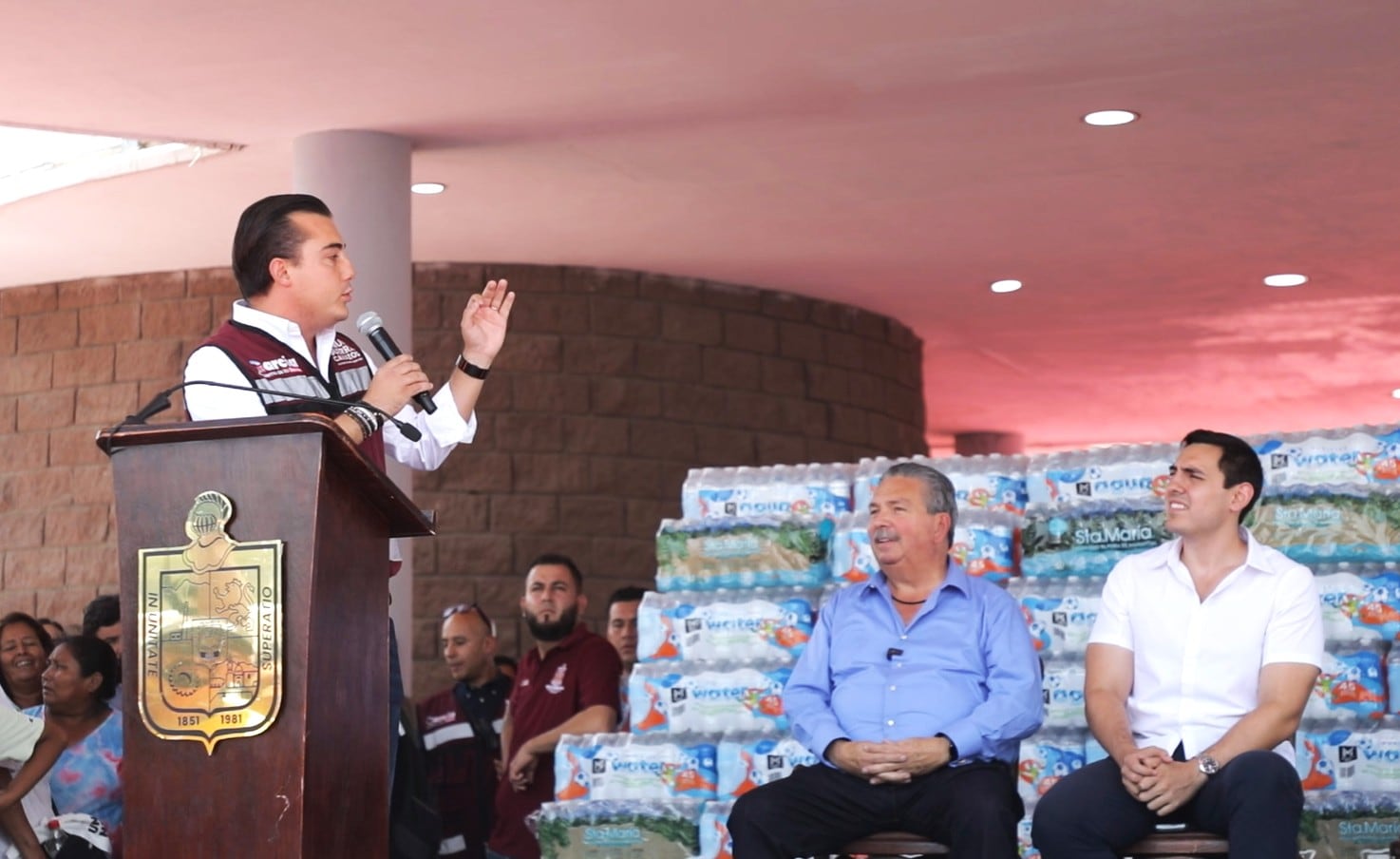 Escobedo apoya con agua potable a García ante la crisis hídrica que afecta a familias del municipio.
