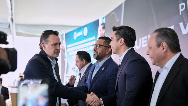 Felifer Macías participa en entrega de equipamiento de Policía de Investigación del Delito
