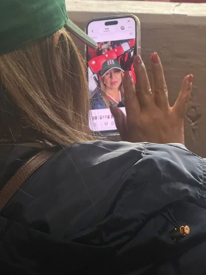 Juana Carrillo, alcaldesa de Cuautitlán, acude al Estadio Banorte en zona premium para el México vs Ecuador