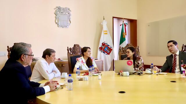 Tere Jiménez en reunión con el ISSSTE